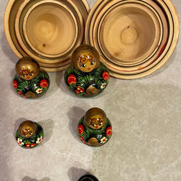 Set of 9, Matryoshka Russian Nesting Dolls - Picture 3 of 3